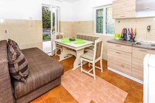 Хостелы Hostel Amigo Котор Кровать в общем 4-местном номере для мужчин и женщин-1