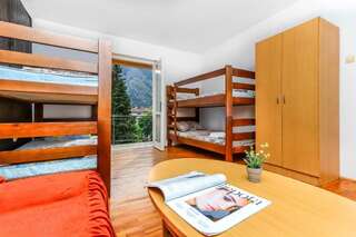 Хостелы Hostel Amigo Котор Кровать в общем 4-местном номере для мужчин и женщин-19