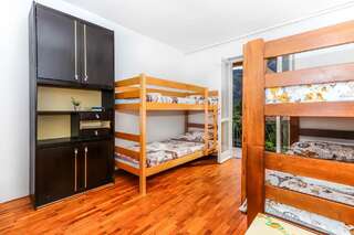 Хостелы Hostel Amigo Котор Кровать в общем 4-местном номере для мужчин и женщин-6